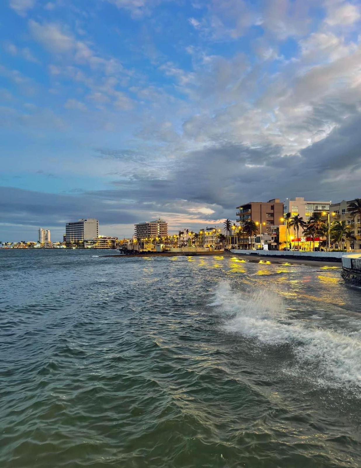 Suites Brisa Marina - Atras De Playa Regatas Y El Malecon, 6 Calles Del Acuario Веракрус Екстер'єр фото